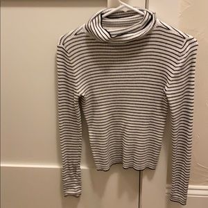 H & M turtleneck